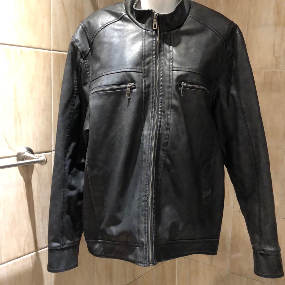 4 for 15$Black faux leather jacket Lg Men’s